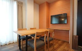 Wires Hotel James Zaka